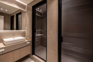 Shower, hair dryer, towels - Premium apartment 2 by Fasma suites (Pireas)