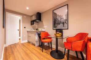 Deluxe Apartment | Dining