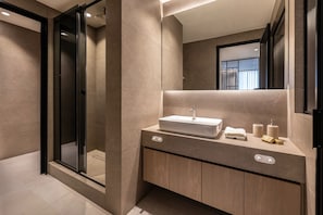 Shower, hair dryer, towels - Premium apartment 3 by Fasma Suites (Pireas)