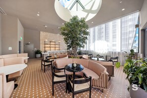 Dining - Modern and Cozy 1-BD- Rooftop pool & Gym (Miami)