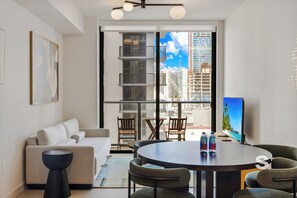 公寓式客房, 阳台, 城市景观 | 起居区