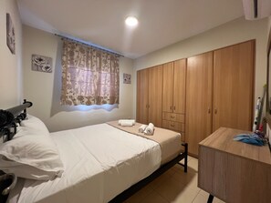 2 slaapkamers, een strijkplank/strijkijzer, gratis wifi, beddengoed