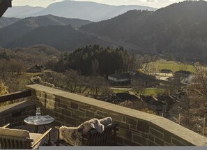 Outdoor dining - The Grand View Suite with large Veranda by Oreno (Tsepelovo)