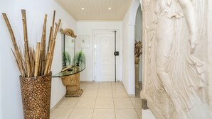 Interior - Praia da Marinha Apartment (Lagoa)