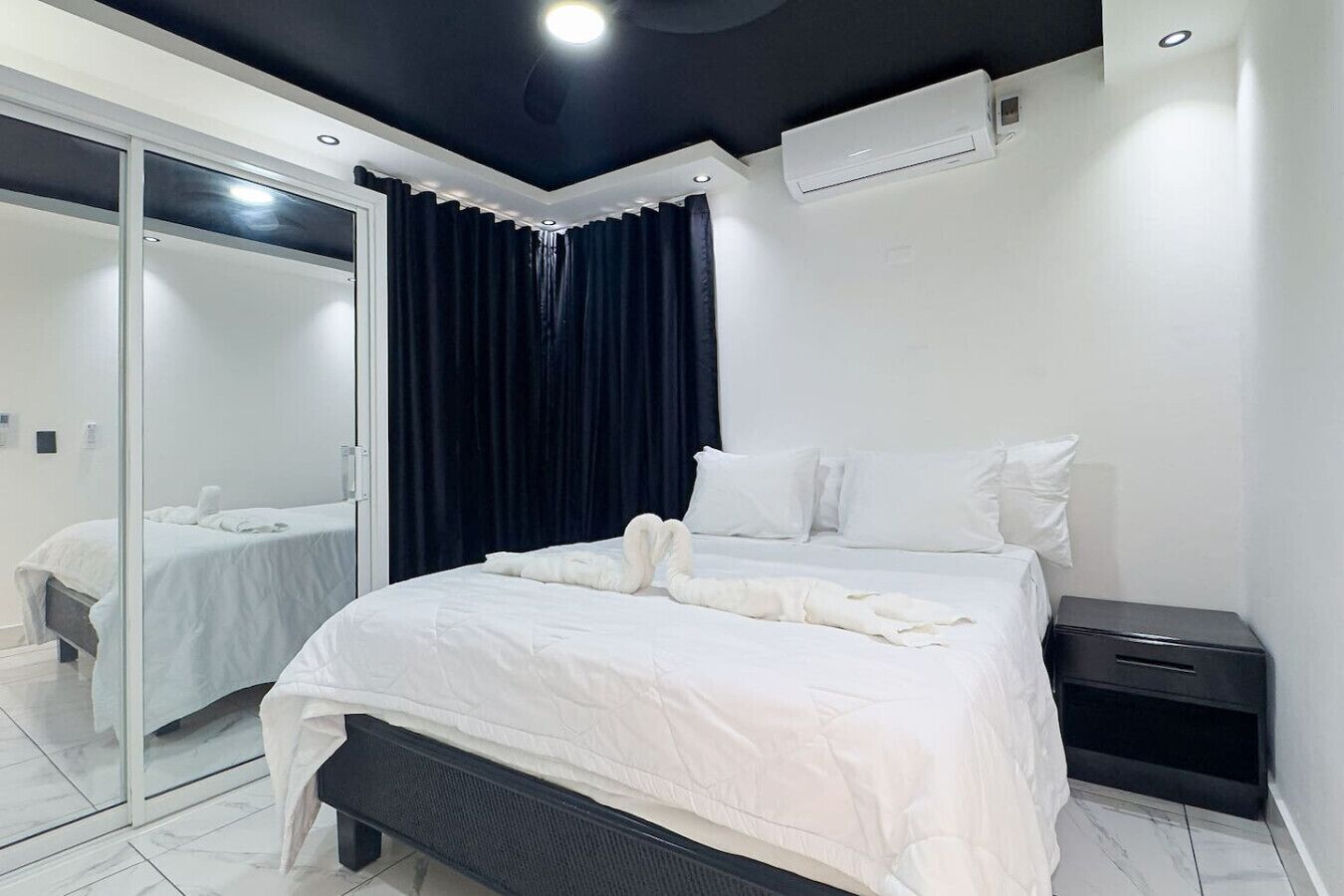 Bureau, fer et planche à repasser, Wi-Fi, draps fournis