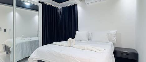 デスク、アイロン / アイロン台、WiFi、ベッドシーツ