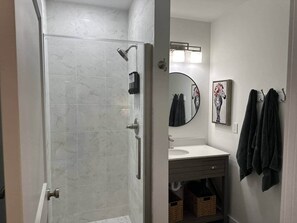 Hårføner og håndklær