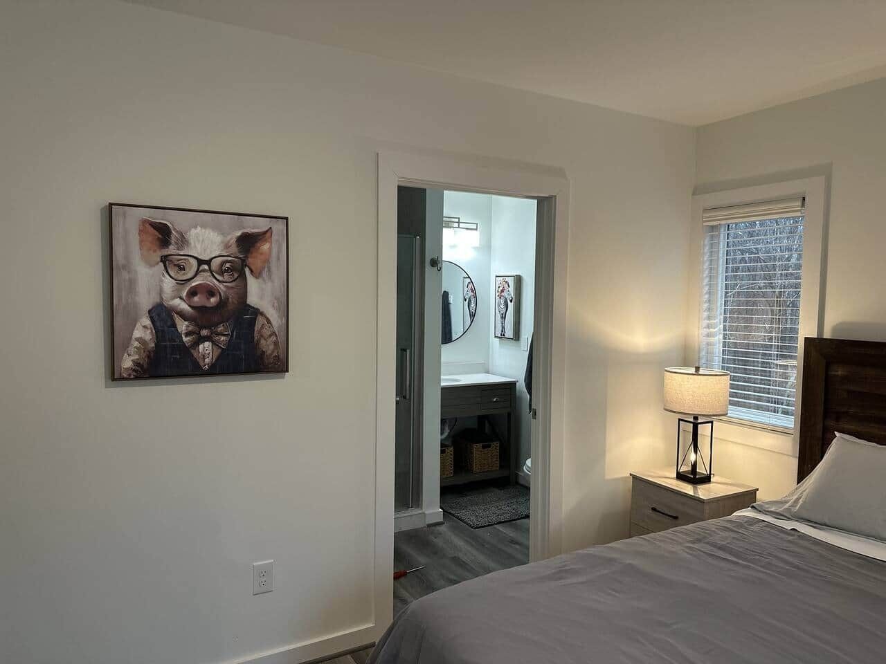 WiFi, bed sheets, wheelchair access