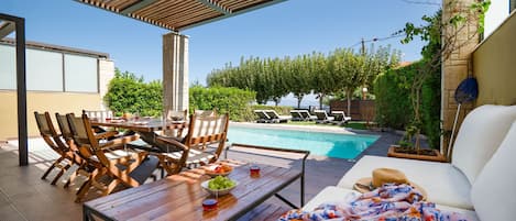 屋外ダイニングエリア