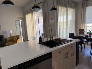 Unclassified image, 5 of 24, button