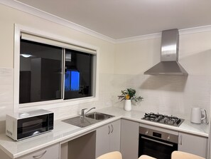 Luokittelematon kuva, 4 kautta 10, painike