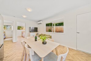 Dining - Modern 3BR Retreat | Sleeps 6 | Near Fiona Stanley & Murdoch University ” (Bateman)