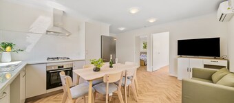 Modern 3BR Retreat | Sleeps 6 | Near Fiona Stanley & Murdoch University ”