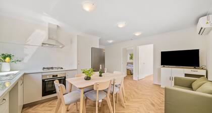 Modern 3BR Retreat | Sleeps 6 | Near Fiona Stanley & Murdoch University ”
