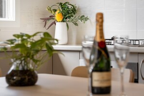 Dining - Modern 3BR Retreat | Sleeps 6 | Near Fiona Stanley & Murdoch University ” (Bateman)