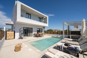 A modern two-story house with a rooftop pool, outdoor furniture, and a pergola. - Villa Lux Stana II in Zakynthos (Laganas)