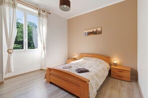 5 bedrooms, iron/ironing board, WiFi