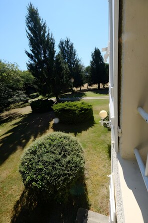 Property grounds - Holiday Home “Gîte Le Maine” with Private Pool, Wi-Fi & Air Conditioning (Siorac-de-Ribérac)