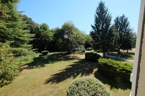 Property grounds - Holiday Home “Gîte Le Maine” with Private Pool, Wi-Fi & Air Conditioning (Siorac-de-Ribérac)