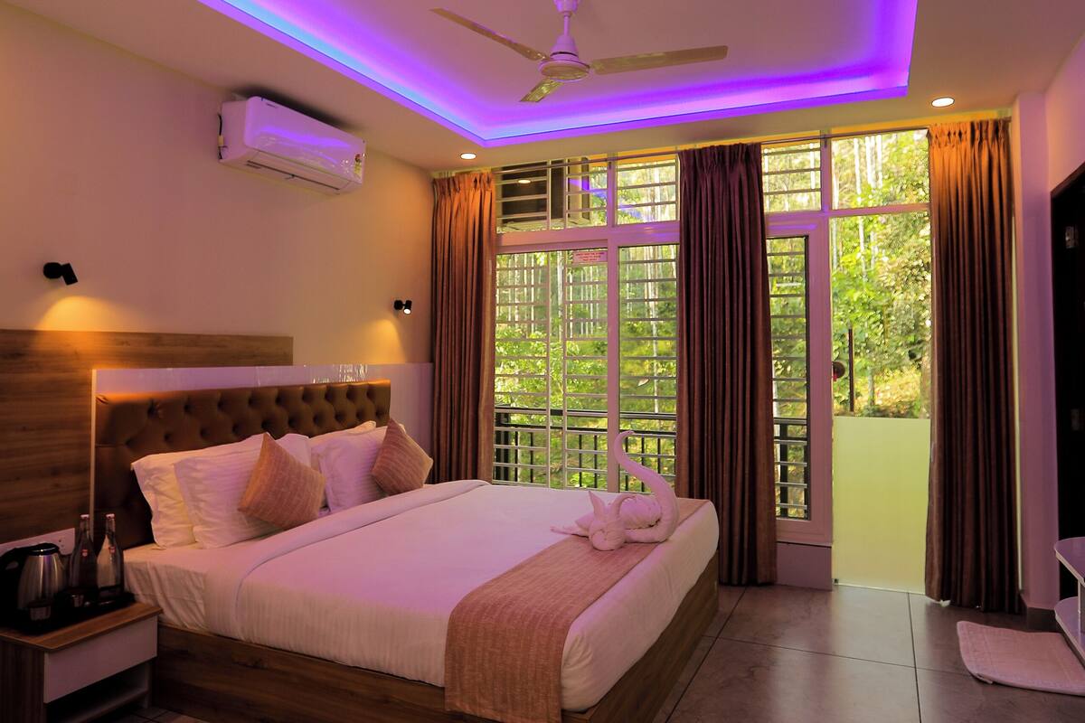 Deluxe Double Room, Balcony, Garden View