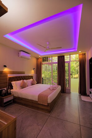 Deluxe Double Room, Balcony, Garden View - By The Stream Wayanad (Vythiri)