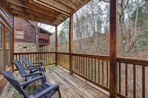 Property grounds - Nestled along a serene creek in Pigeon Forge, Creekside Delight offers a perfect (Pigeon Forge)