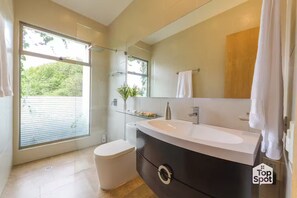 Dusche, Handtücher, Seife, Toilettenpapier