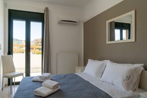 2 bedrooms, iron/ironing board, free WiFi, bed sheets - Three Waves Maisonettes | Elena (Milatos Beach)