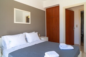 2 chambres, fer et planche à repasser, Wi-Fi gratuit, draps fournis