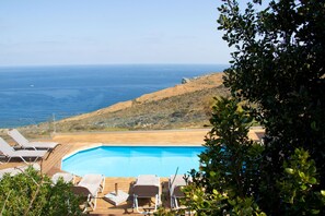 Pool - House of Harmony Suites | Stefanos (Agia Pelagia)