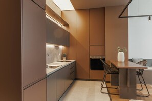 Fridge, oven, stovetop, coffee/tea maker - Zins Luxury Apartment 02 (Durrës)