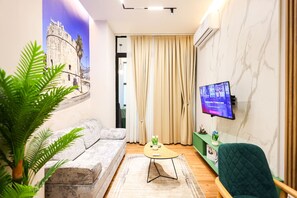 TV, offices - Grandstay Apartments 013 (Durrës)