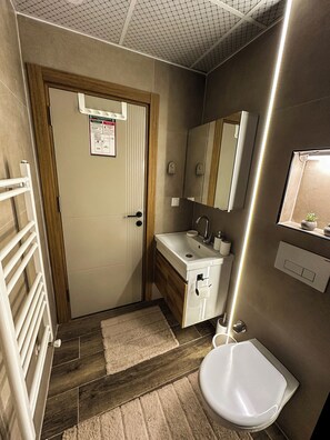 Shower, hair dryer, bidet, towels - Smartly Designed Cozy Central 1BR Apartment (Antalya)