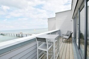 Outdoor dining - Baltic Sea Suite 1 - Sea view & 2 balconies | Only 60 m to the beach (Timmendorfer Strand)