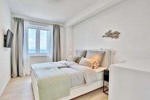 1 bedroom, WiFi, bed sheets - Baltic Sea Suite 1 - Sea view & 2 balconies | Only 60 m to the beach (Timmendorfer Strand)