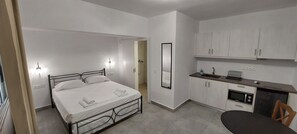 1 bedroom, desk, free WiFi, bed sheets - AENAON Corfu Luxury Apartments #02 - Artemis Apt (Ypsos)