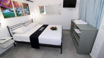 1 bedroom, desk, iron/ironing board, WiFi (free)