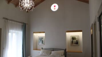 1 bedroom, desk, iron/ironing board, WiFi (free)