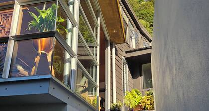 Worser Bay Beachfront Bach. Tranquil and peaceful with seaviews, garden and deck
