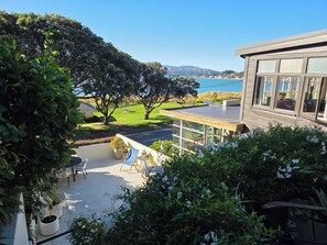 Terrace/patio - Worser Bay Beachfront Bach. Tranquil and peaceful with seaviews, garden and deck (Wellington)