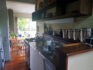 Private kitchen - Worser Bay Beachfront Bach. Tranquil and peaceful with seaviews, garden and deck (Wellington)