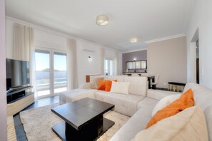 TV - Novo Amanha in Deerfield Beach (Quelfes)