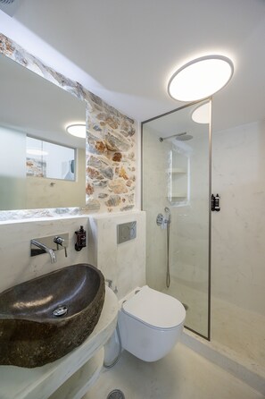 Hair dryer, towels - Naxos boutique suites 1 (Filoti)