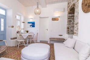 TV - Cycladic house Tinos in the heart of Tinos city (Tinos)