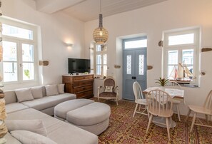 TV - Cycladic house Tinos in the heart of Tinos city (Tinos)