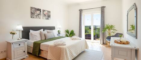 4 chambres, fer et planche Ă repasser, lit parapluie, draps fournis