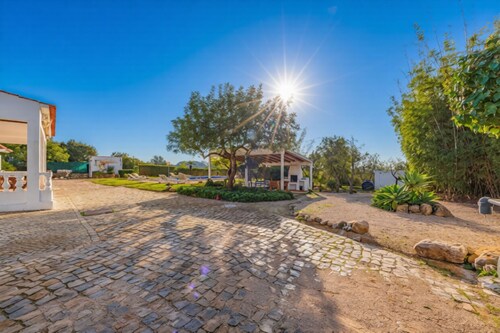 Muxima in Quelfes with 3 bedrooms and 2 bathrooms
