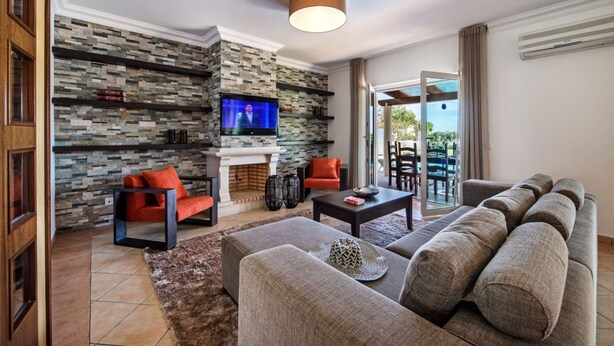 Living area - Amapola in Quelfes with 4 bedrooms and 4 bathrooms (Quelfes)