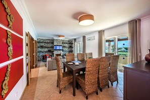 Dining - Amapola in Quelfes with 4 bedrooms and 4 bathrooms (Quelfes)