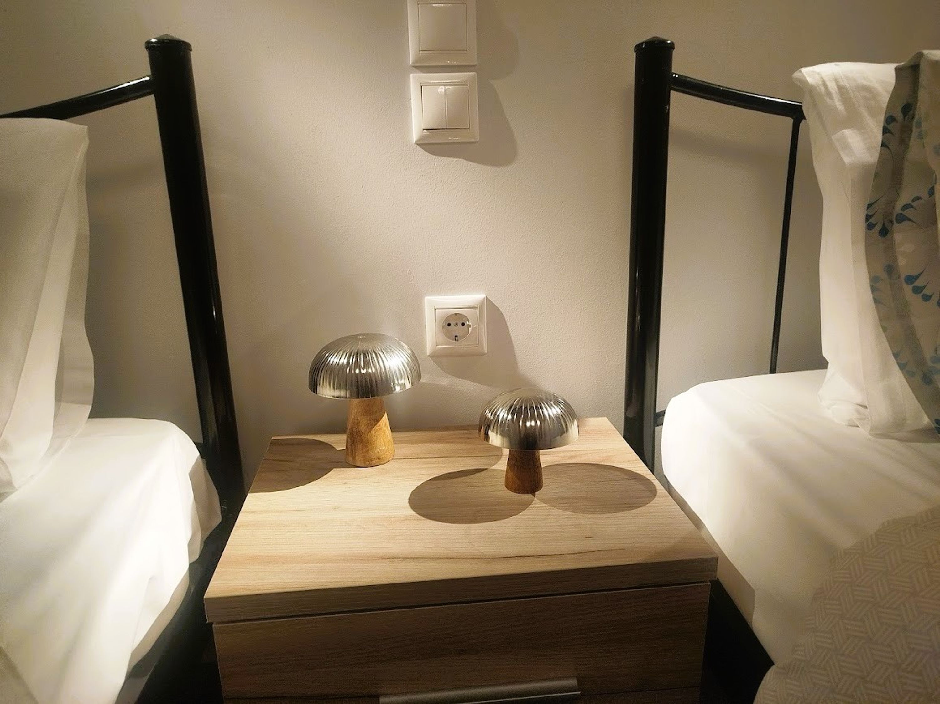 2 bedrooms, desk, iron/ironing board, travel cot